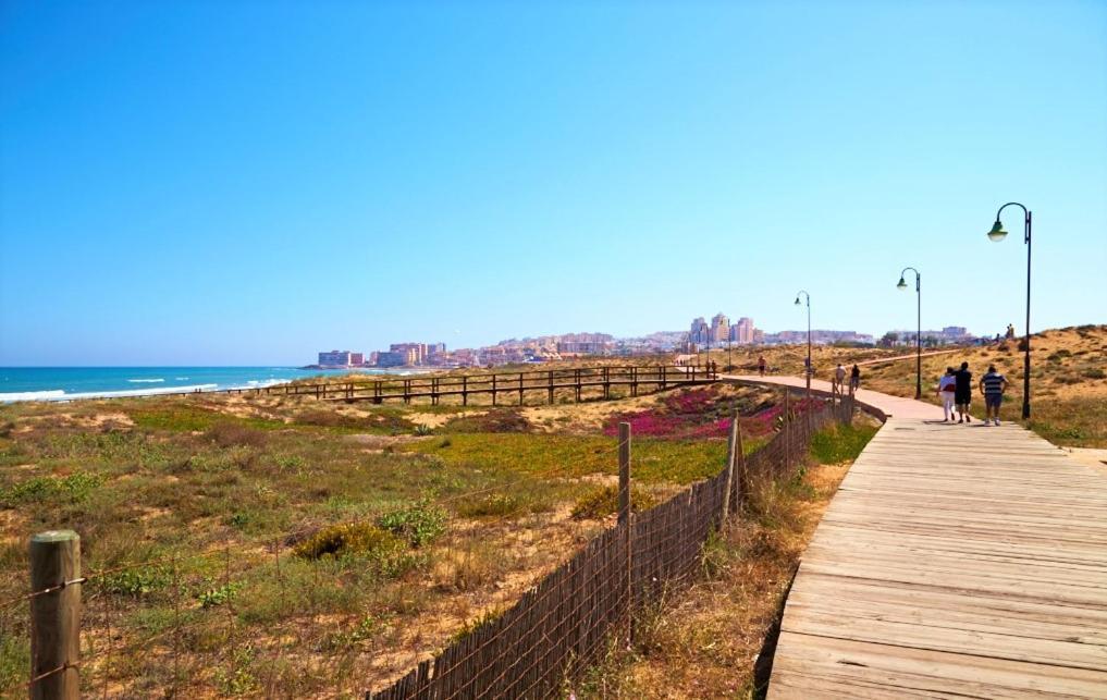 Apartment With Pool, Sea Views & Balcony Less Than 10Min Walk To La Mata Beach! Torrevieja Exterior photo